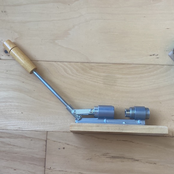 Vintage Reeds Rocket nut cracker - Picture 4 of 7